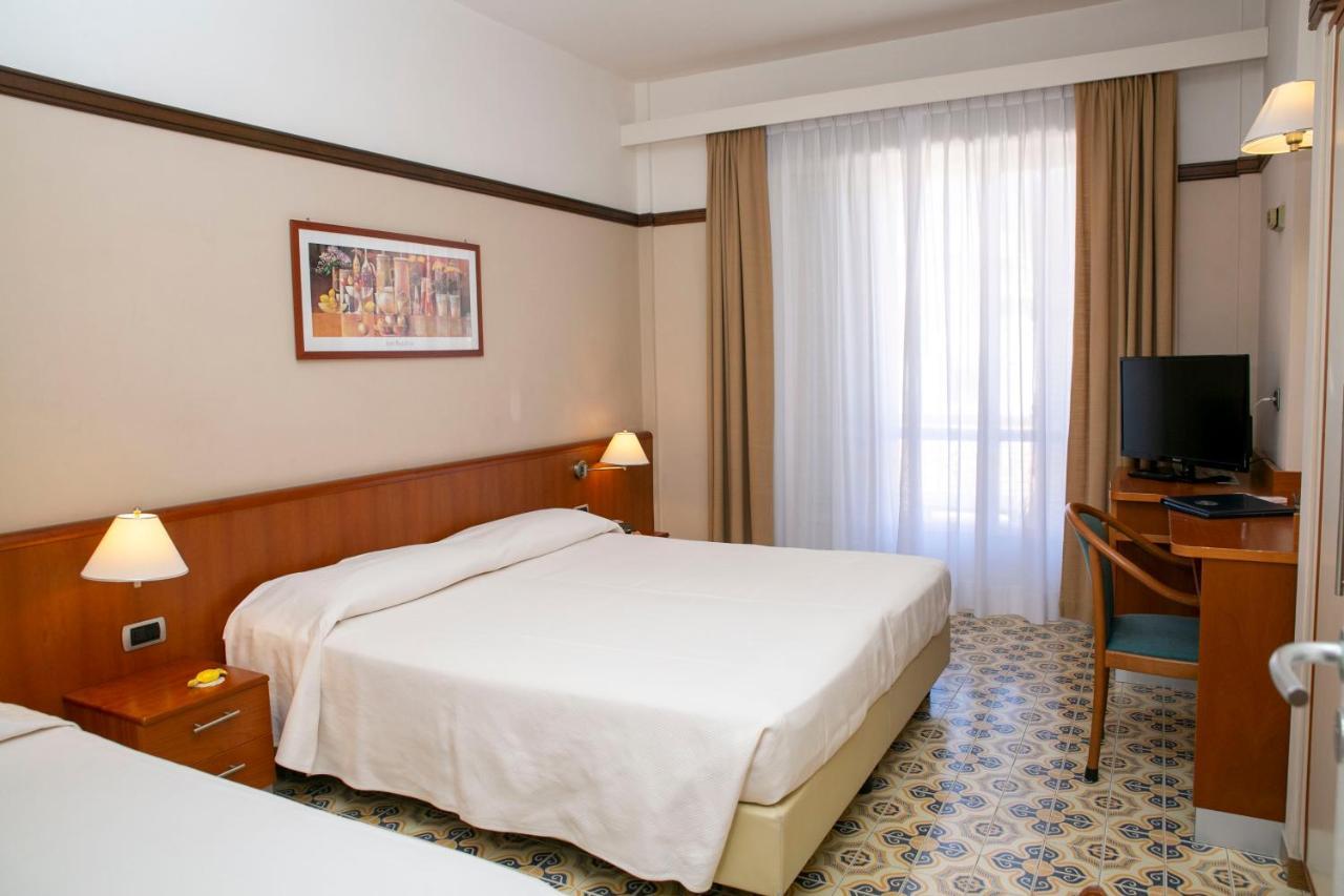 Hotel Pietra Di Luna ไมยอรี ภายนอก รูปภาพ