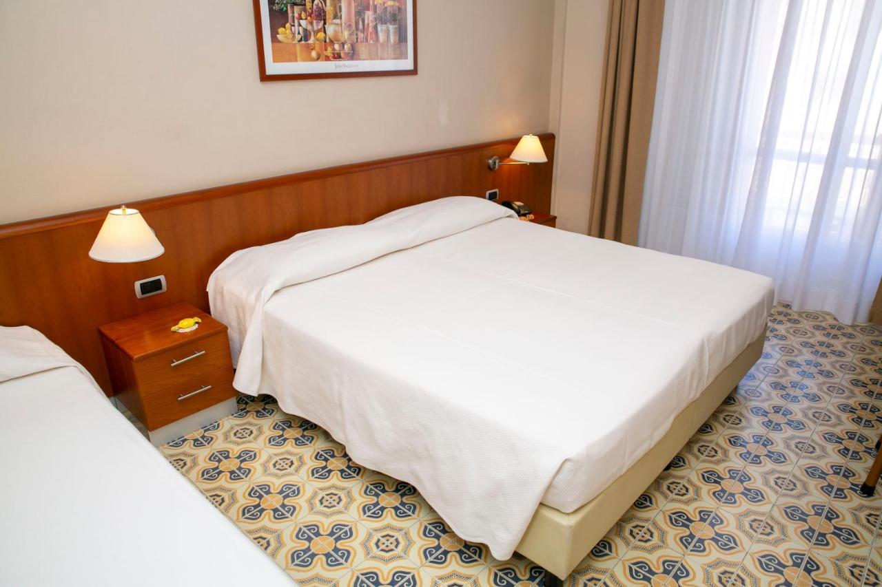 Hotel Pietra Di Luna ไมยอรี ภายนอก รูปภาพ