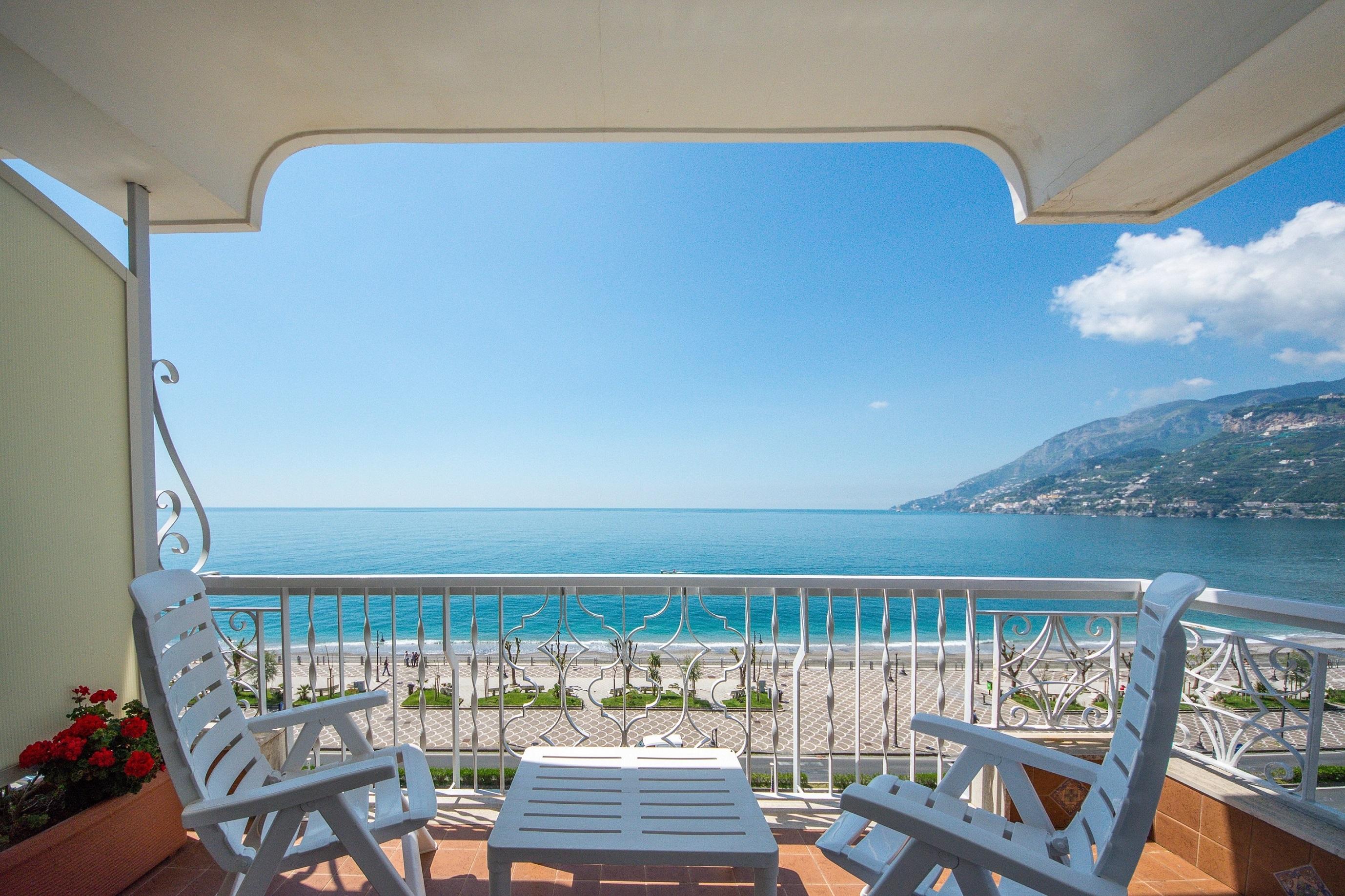 Hotel Pietra Di Luna ไมยอรี ภายนอก รูปภาพ