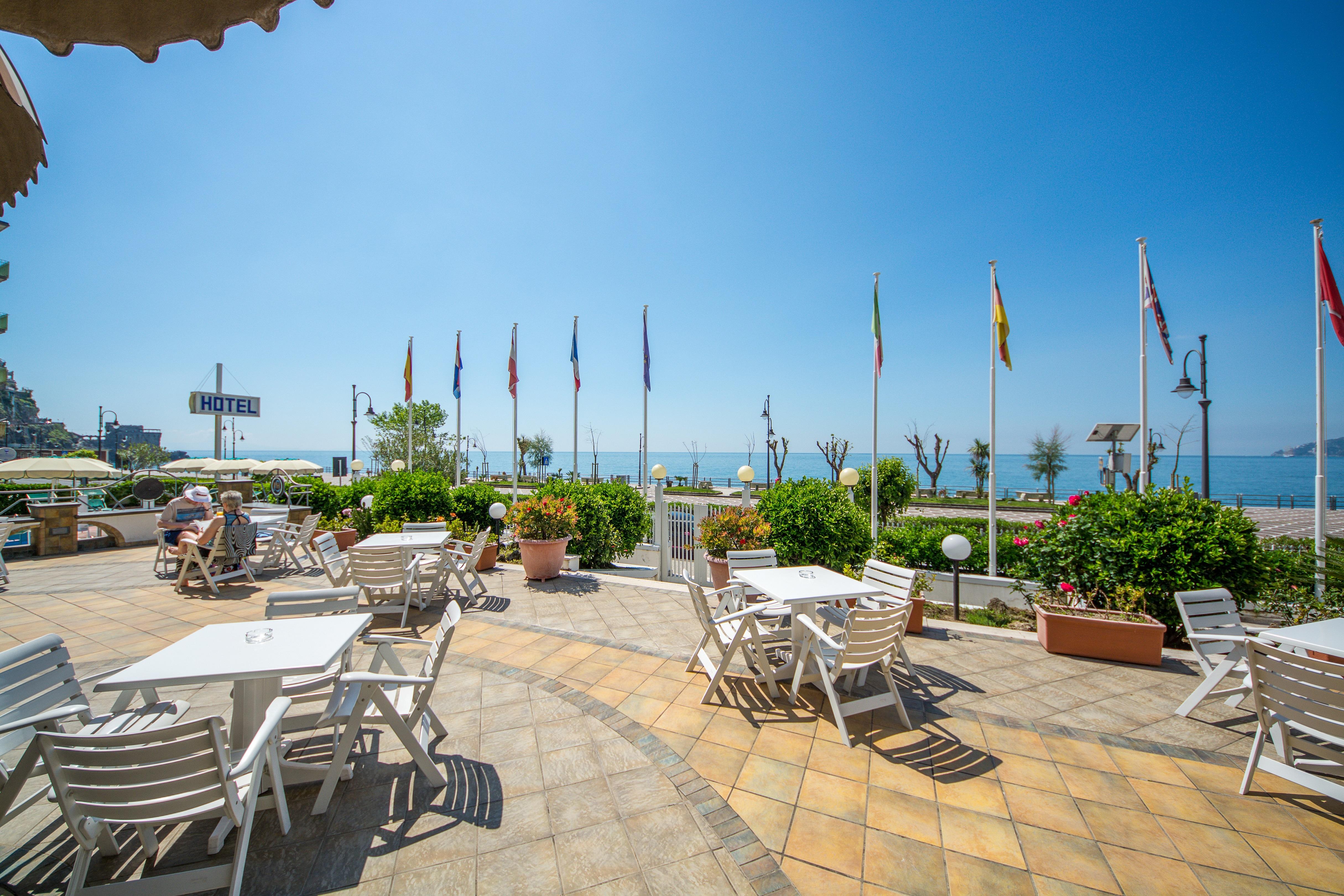 Hotel Pietra Di Luna ไมยอรี ภายนอก รูปภาพ