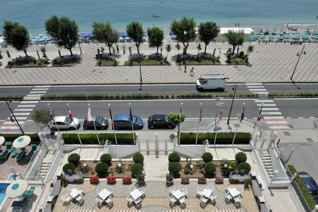 Hotel Pietra Di Luna ไมยอรี ภายนอก รูปภาพ