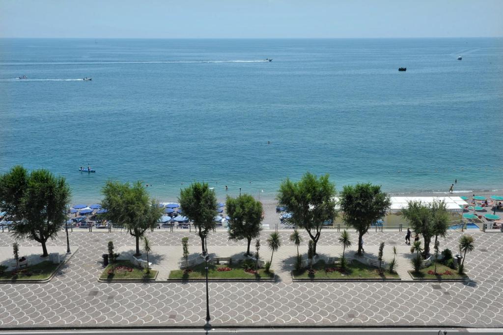 Hotel Pietra Di Luna ไมยอรี ภายนอก รูปภาพ