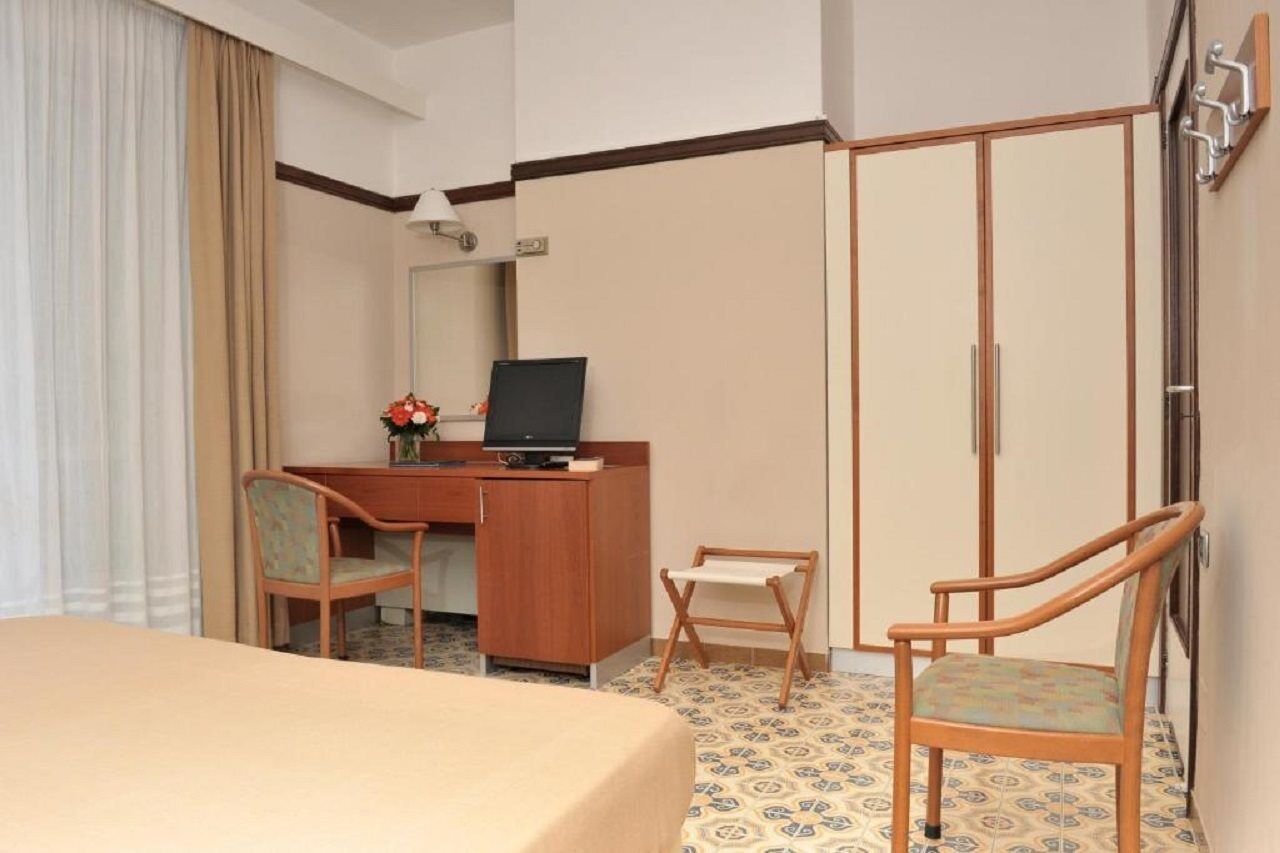 Hotel Pietra Di Luna ไมยอรี ภายนอก รูปภาพ
